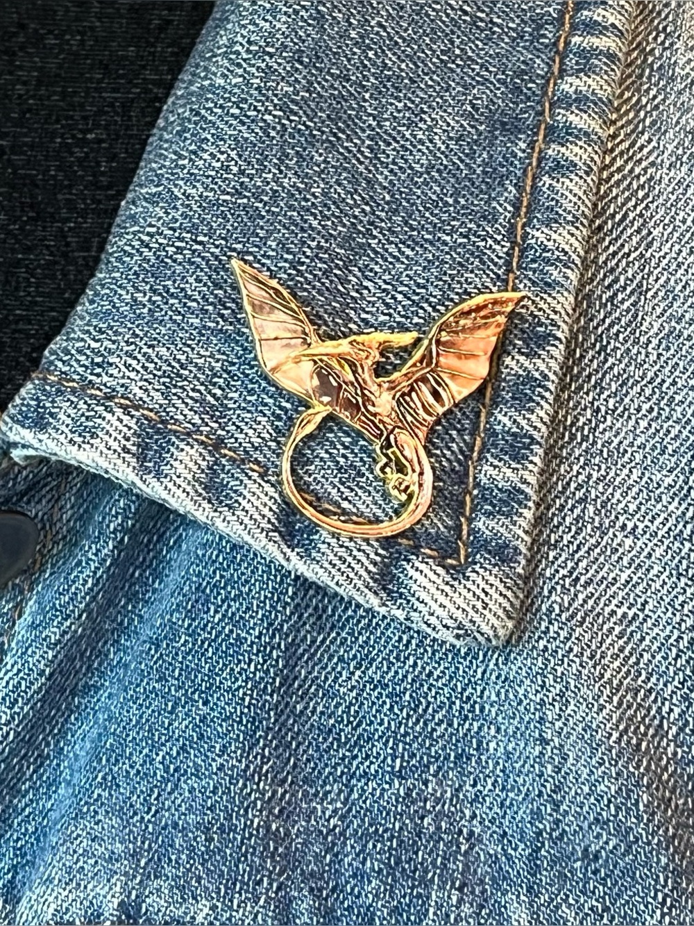 Boutique Bundle: 4 Detailed Jurassic Dinosaur Enamel Lapel Pins - Picture 5 of 13